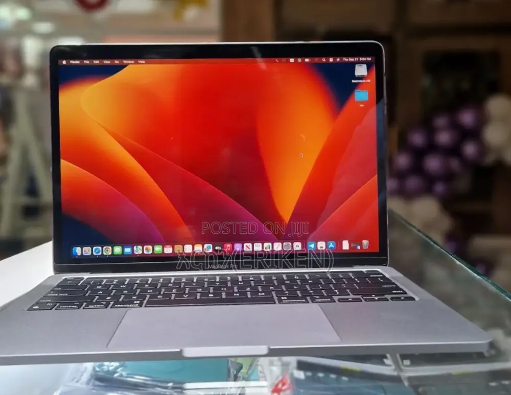 New Laptop Apple MacBook Pro 2020 M1 16GB Apple M1 Pro SSD 256GB