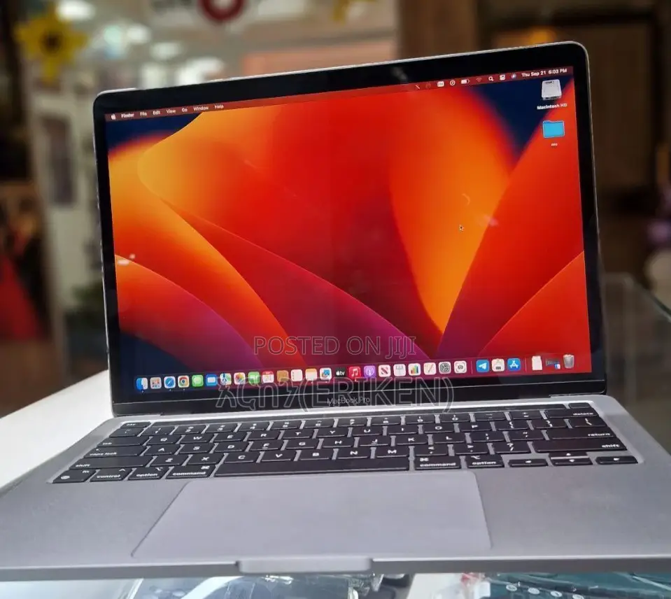 New Laptop Apple MacBook Pro 2020 M1 16GB Apple M1 Pro SSD 256GB