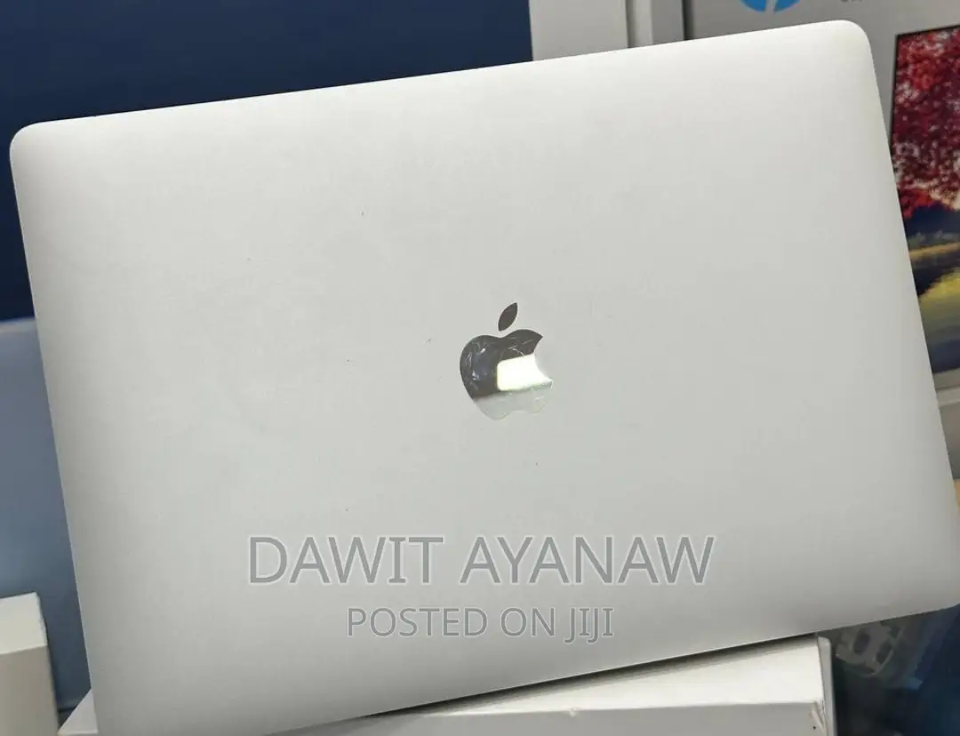 New Laptop Apple MacBook Pro 2017 8GB Intel Core I5 SSD 256GB