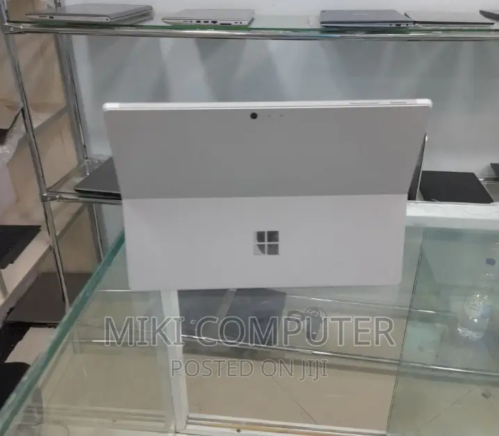New Laptop Microsoft Surface 8GB Intel Core I5 SSD 256GB