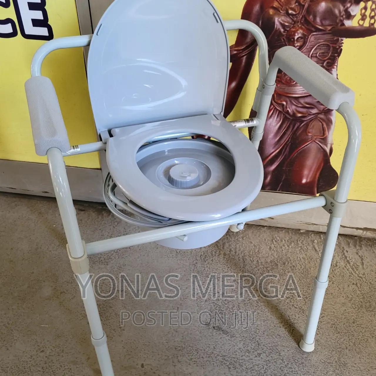 Commode Chair/Solution for Versatile Use in the Bathroom