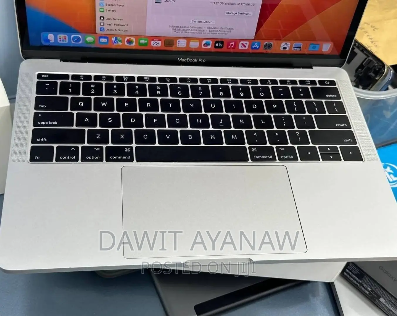 New Laptop Apple MacBook Pro 2017 8GB Intel Core I5 SSD 256GB