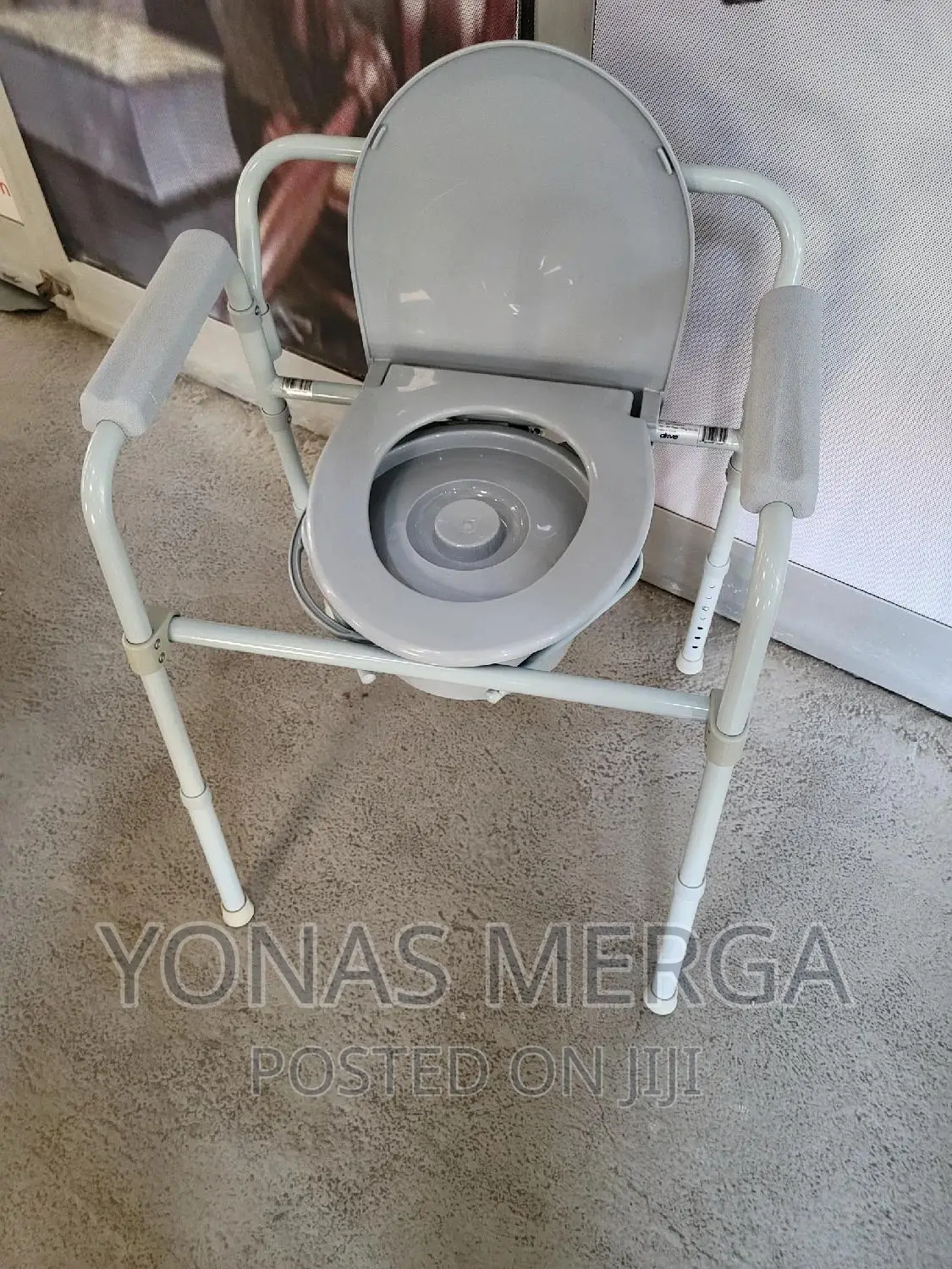 Height-Adjustable Potty Chair:Easy:Adjustable Convenience