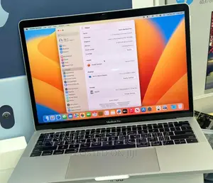 New Laptop Apple MacBook Pro 2017 8GB Intel Core I5 SSD 256GB