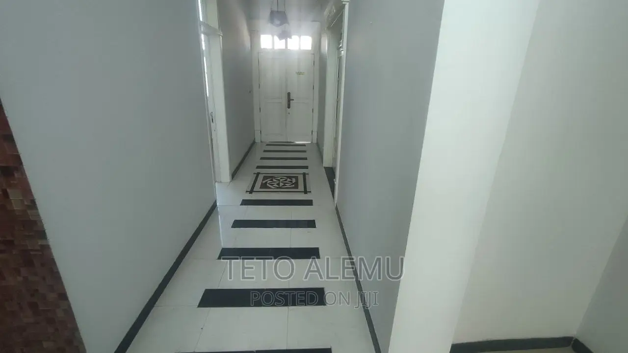 5bdrm House in House For Sale, Yeka for sale