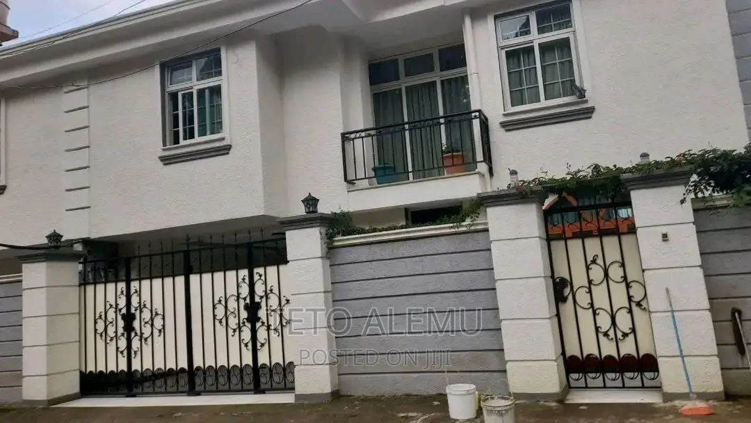 7bdrm House in House For Sale, Yeka for sale