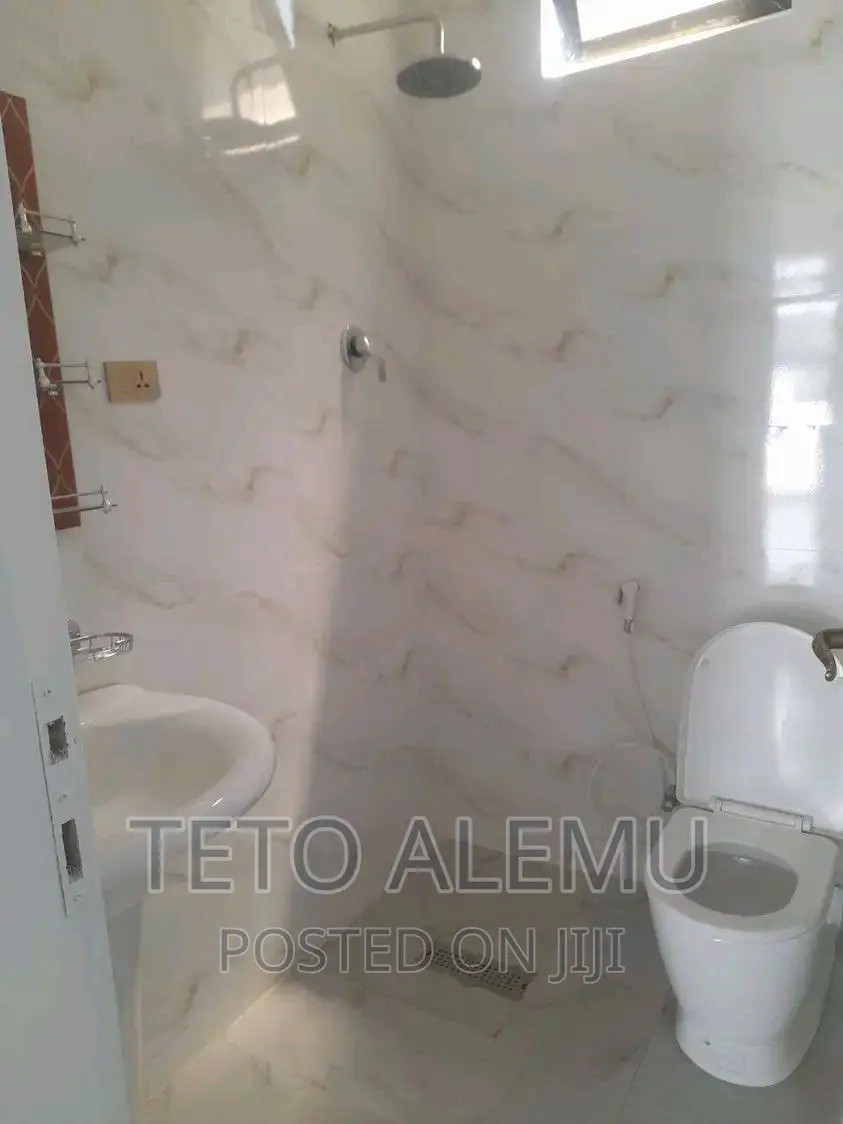 7bdrm House in House For Sale, Yeka for sale