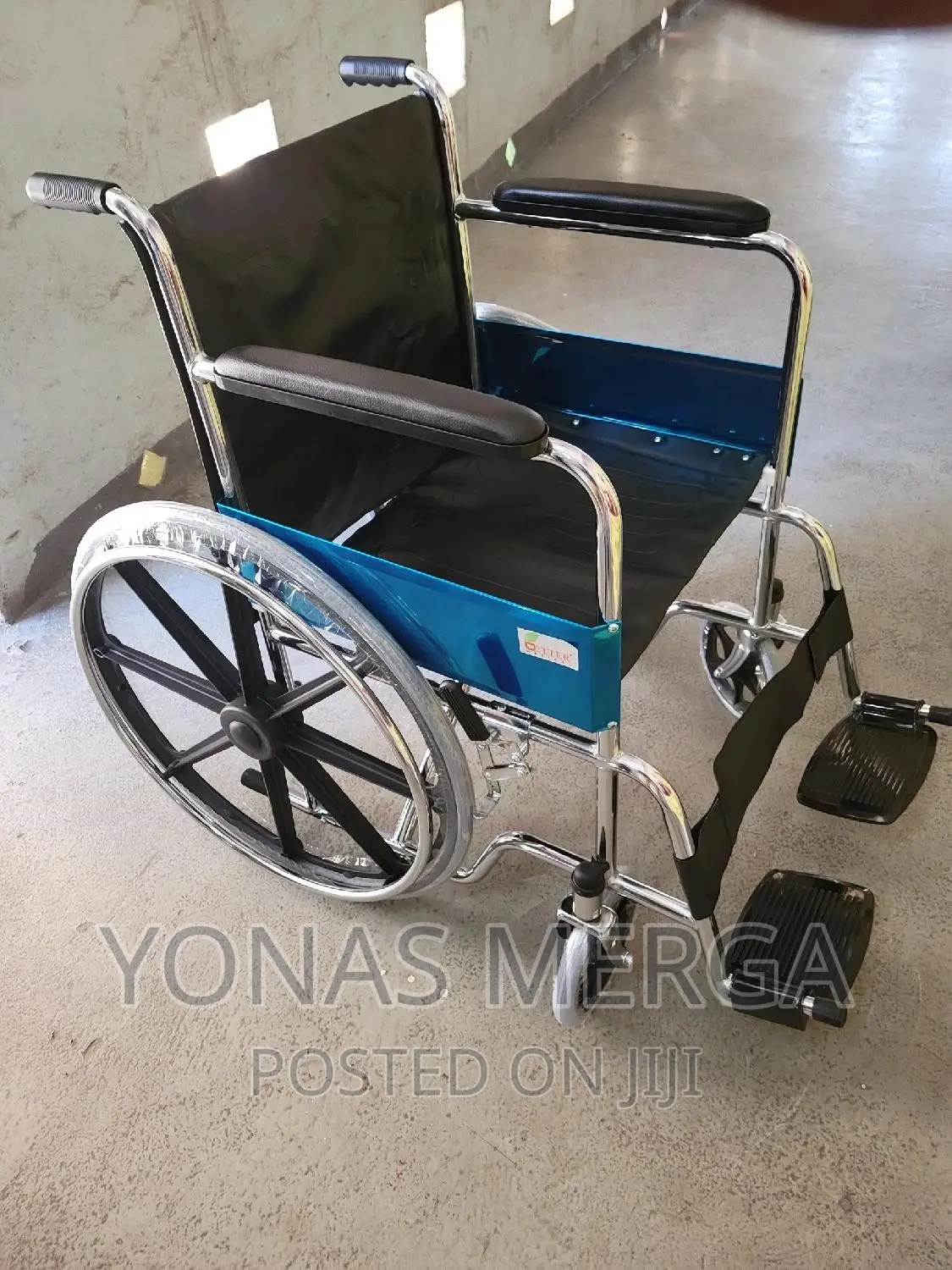 Wheelchair/Wheelchair Offers Durability and Ease of Use,