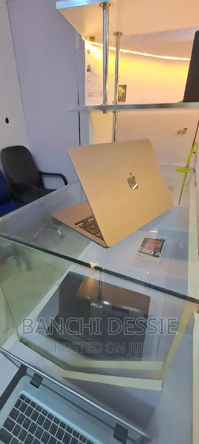 New Laptop Apple MacBook Air 2020 M1 8GB Apple M1 SSD 256GB