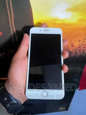 Photo - Apple iPhone 7 Plus 128 GB Gold