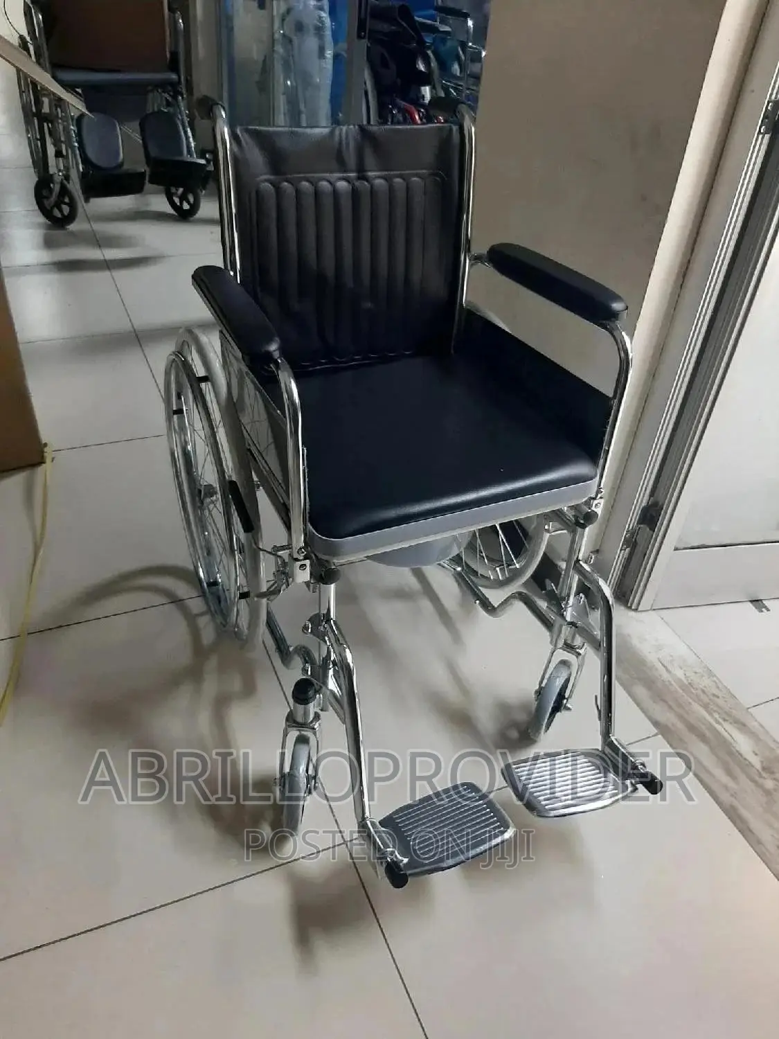Commode"Wheelchair:Wheelchair:Wheelchair-Wheelchair/Toilet