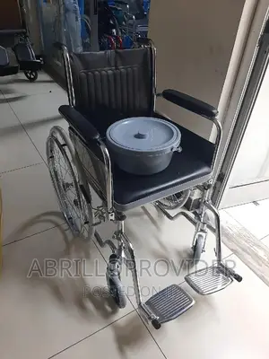 Photo - ዌልቸር ኮሞድ ፖፖ ያላቸው Wheelchair"Wheelchair~Wheelchair~Wheelchair