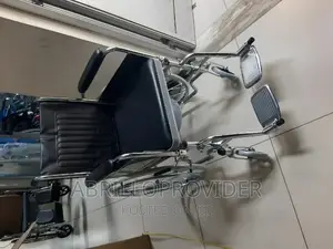 Shower እና ሺንት መቀበያ ያላቸው Wheelchair'wheelchair"ወልቸር
