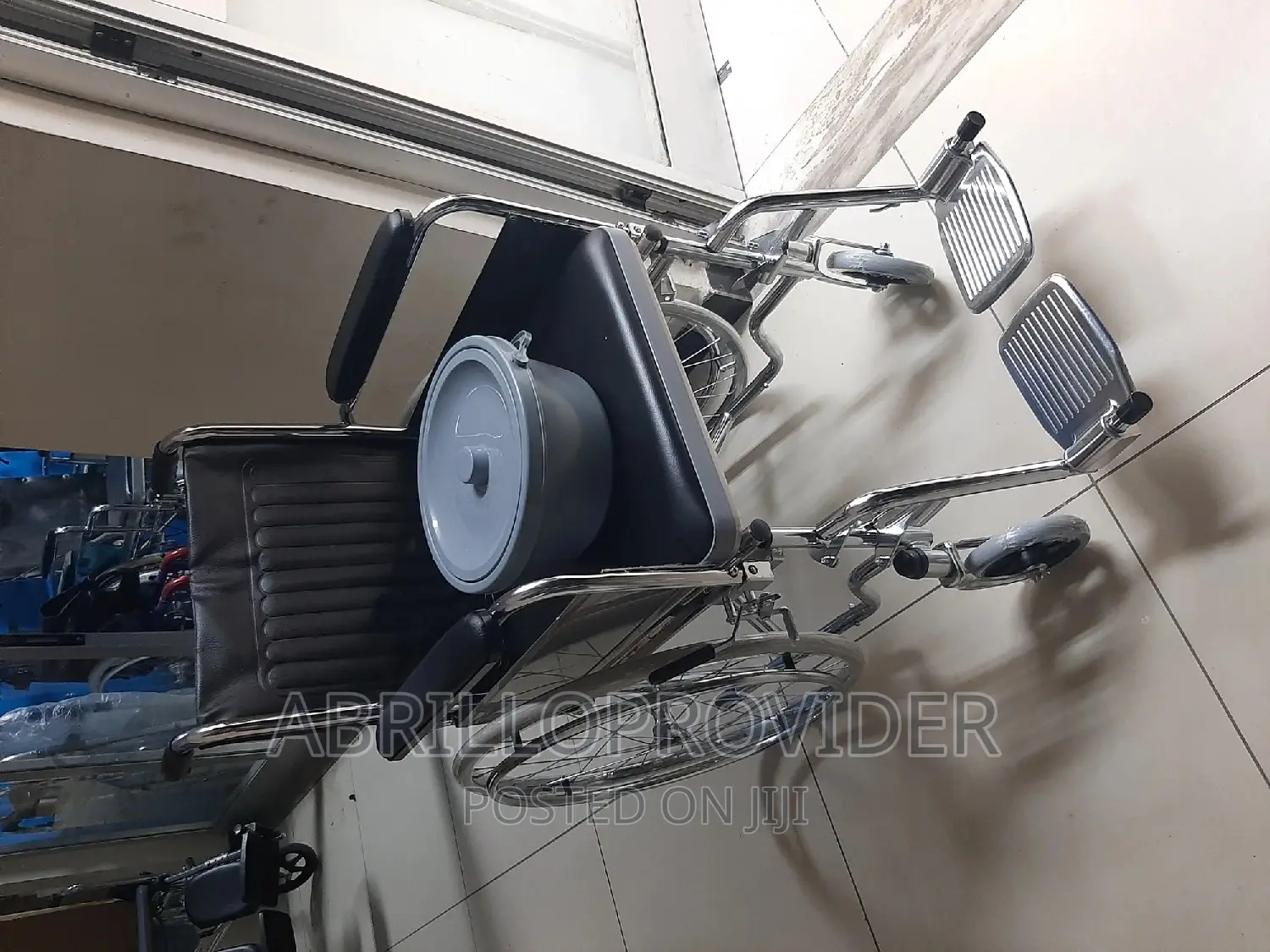 Shower እና ሺንት መቀበያ ያላቸው Wheelchair'wheelchair"ወልቸር