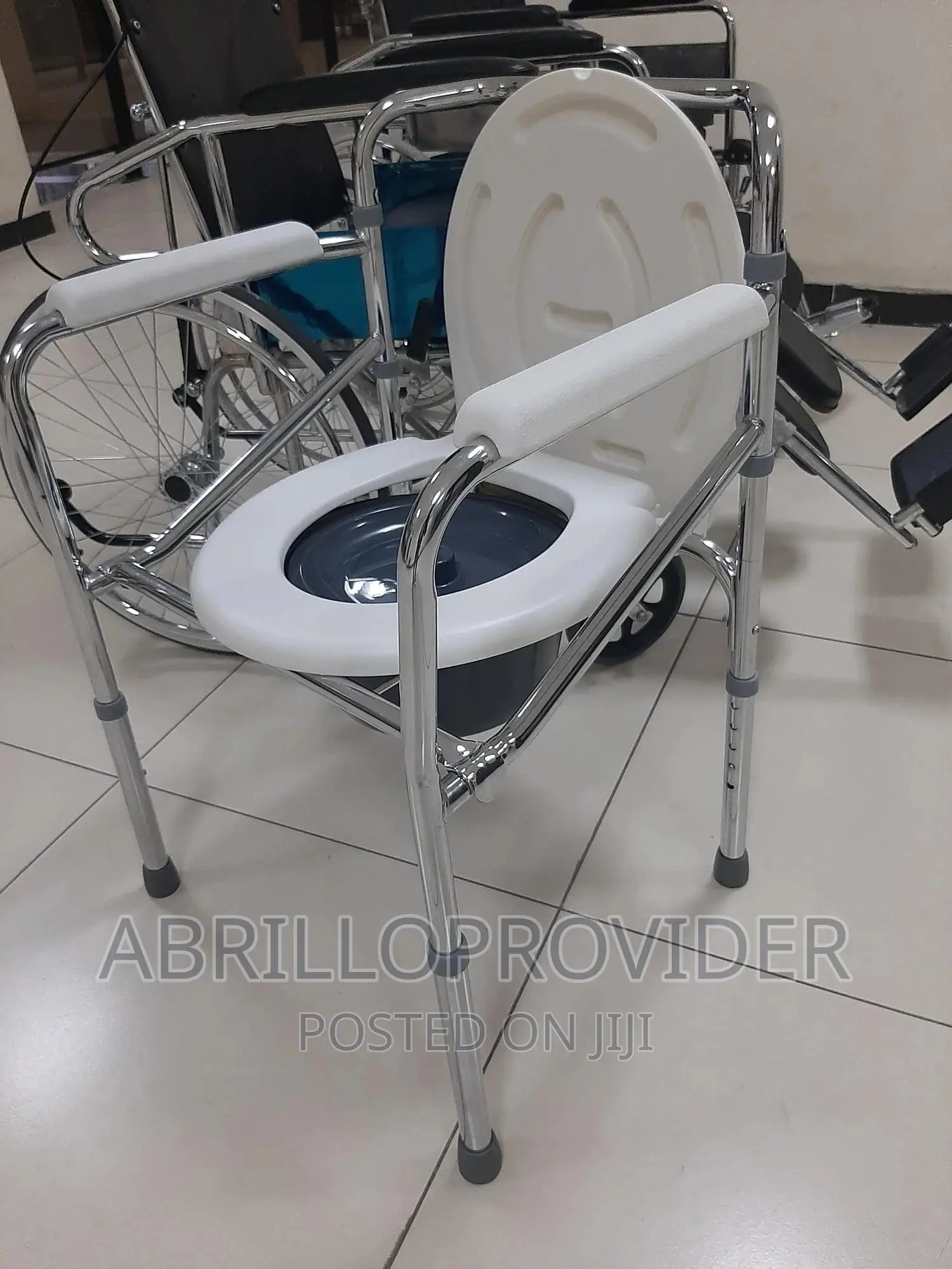 3-in-1 Commode Chair: Versatile,Easy to Clean Seat Chair