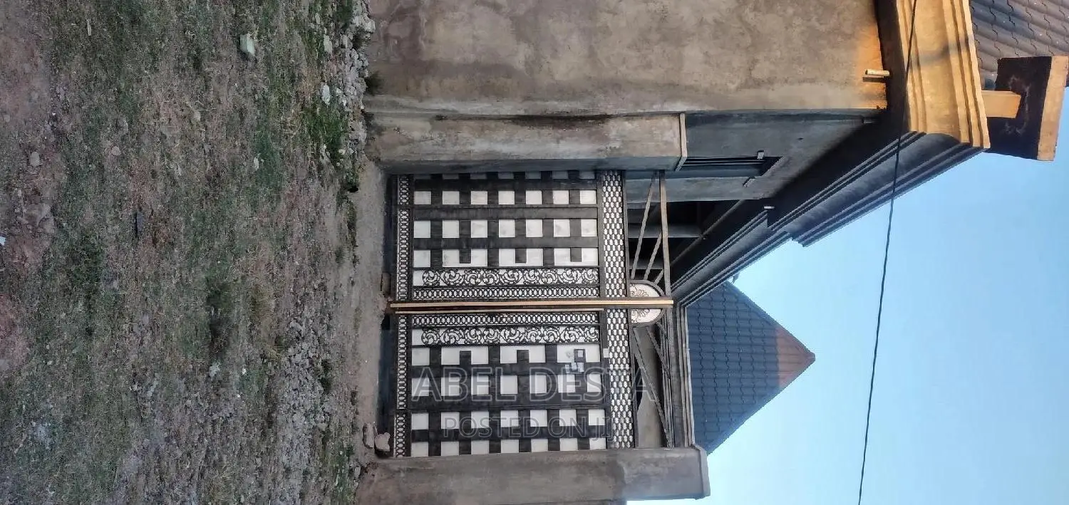 4bdrm Villa in 40 Meter Teshagro, Adama for sale