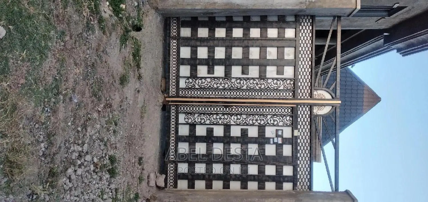 4bdrm Villa in 40 Meter Teshagro, Adama for sale