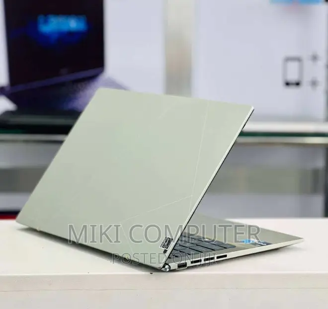 New Laptop HP ZBook 14 16GB Intel Core I7 SSD 512GB