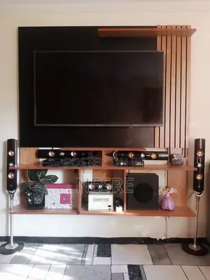 ውብ እና ማራኪ ቲቪ ስታንዶች