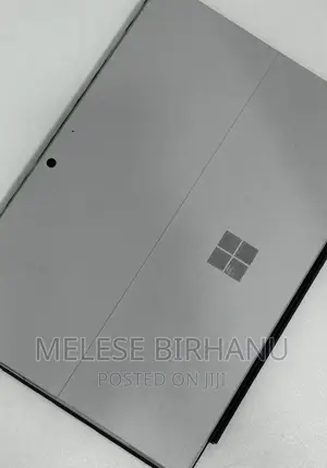 New Laptop Microsoft Surface 8GB Intel Core I5 SSD 256GB