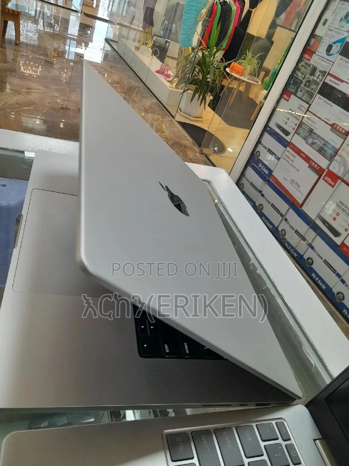 New Laptop Apple MacBook Pro 2021 M1 16GB Apple M1 Pro SSD 512GB