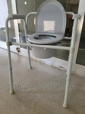 Commode Chair Serves as a Multifunctional Bathroom Aid