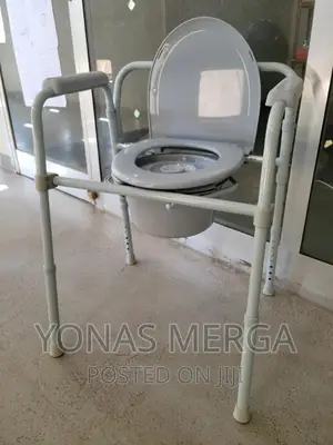 Commode Chair Serves as a Multifunctional Bathroom Aid