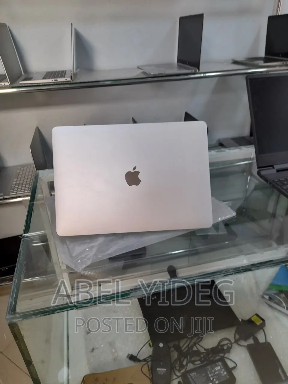 New Laptop Apple MacBook Air 2020 M1 8GB Apple M1 SSD 256GB