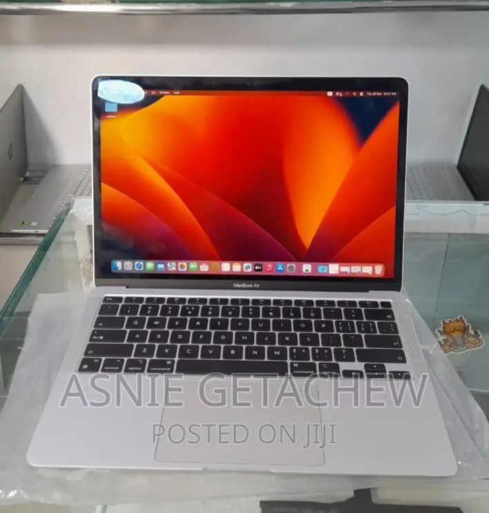 New Laptop Apple MacBook Pro M1 8GB Intel Core I7 SSD 256GB