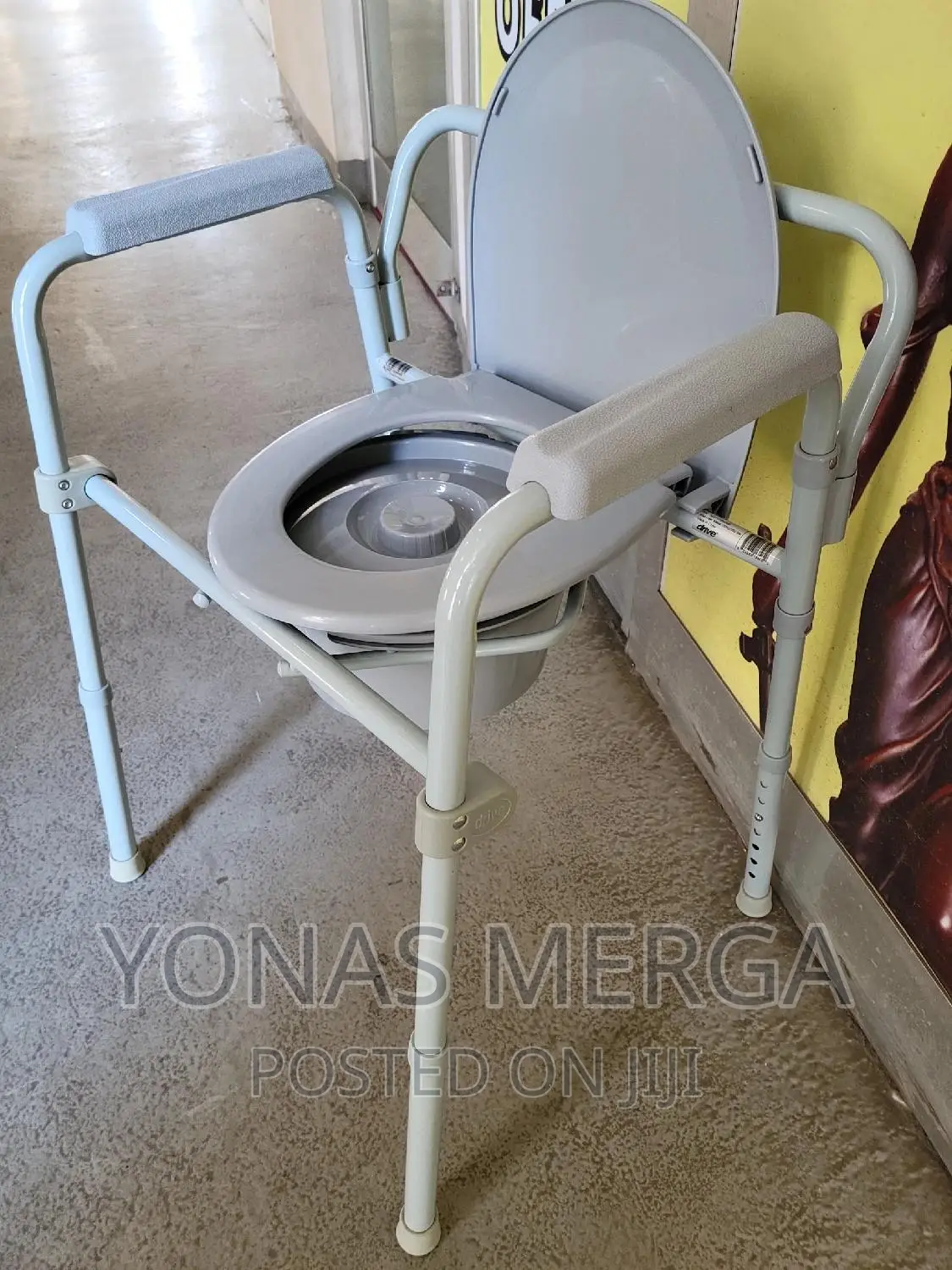 Commode Foldable Design Ensures Easy Storage Portability