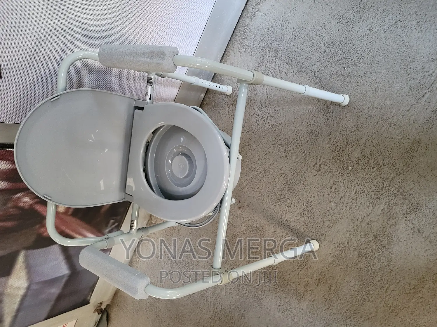 Commode Chair;With Functionality,Durability,Water-Resistant