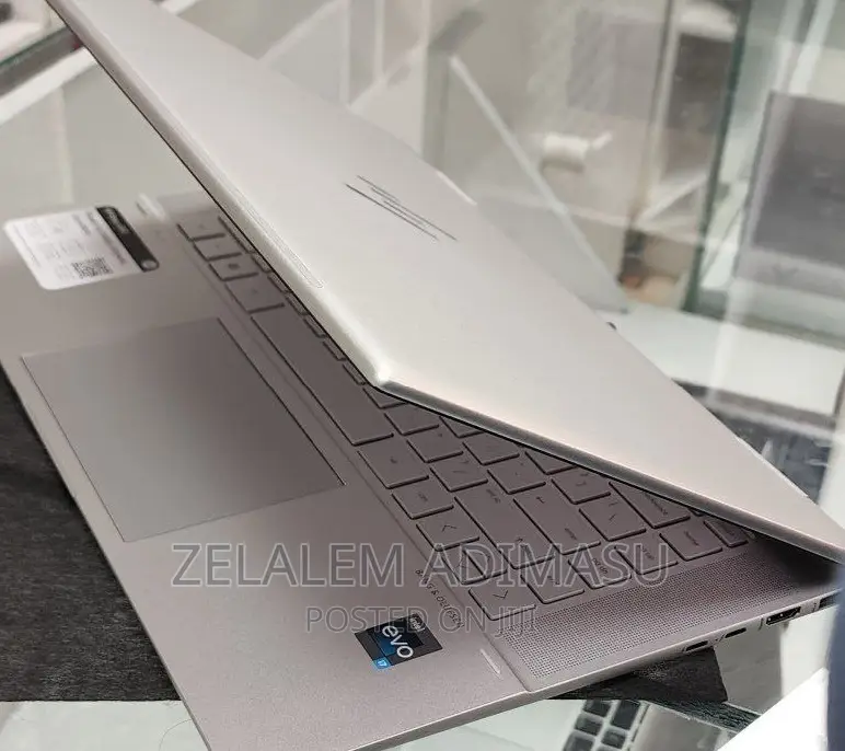 New Laptop HP Stream Notebook 4GB Intel Core i7 SSD 16 GB