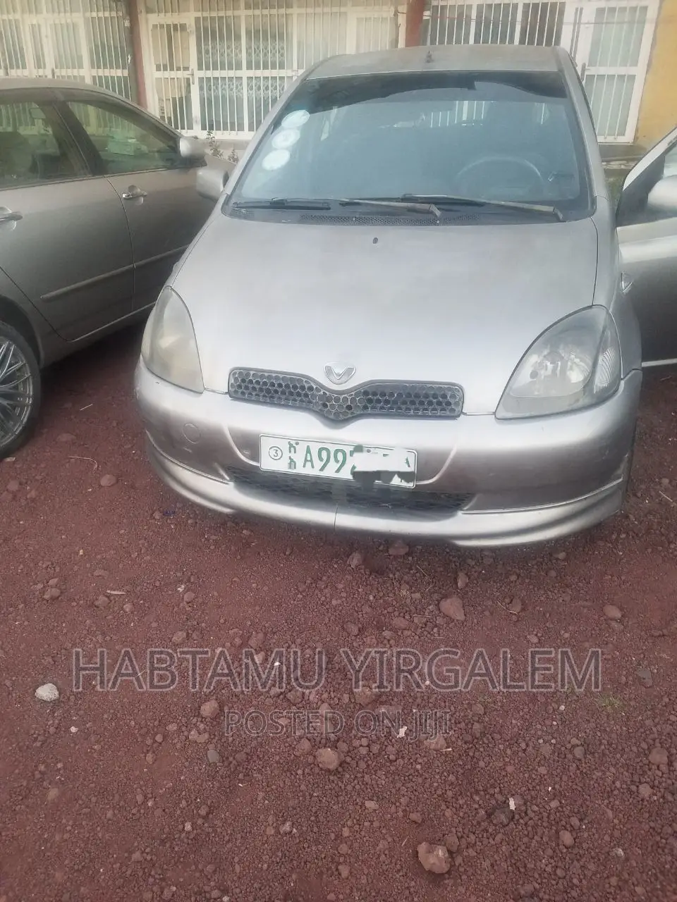 Toyota Vitz 2001 Gray