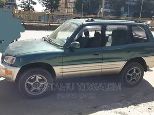 Photo - Toyota RAV4 Automatic 2000 Green