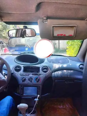 Toyota Platz 2001 White