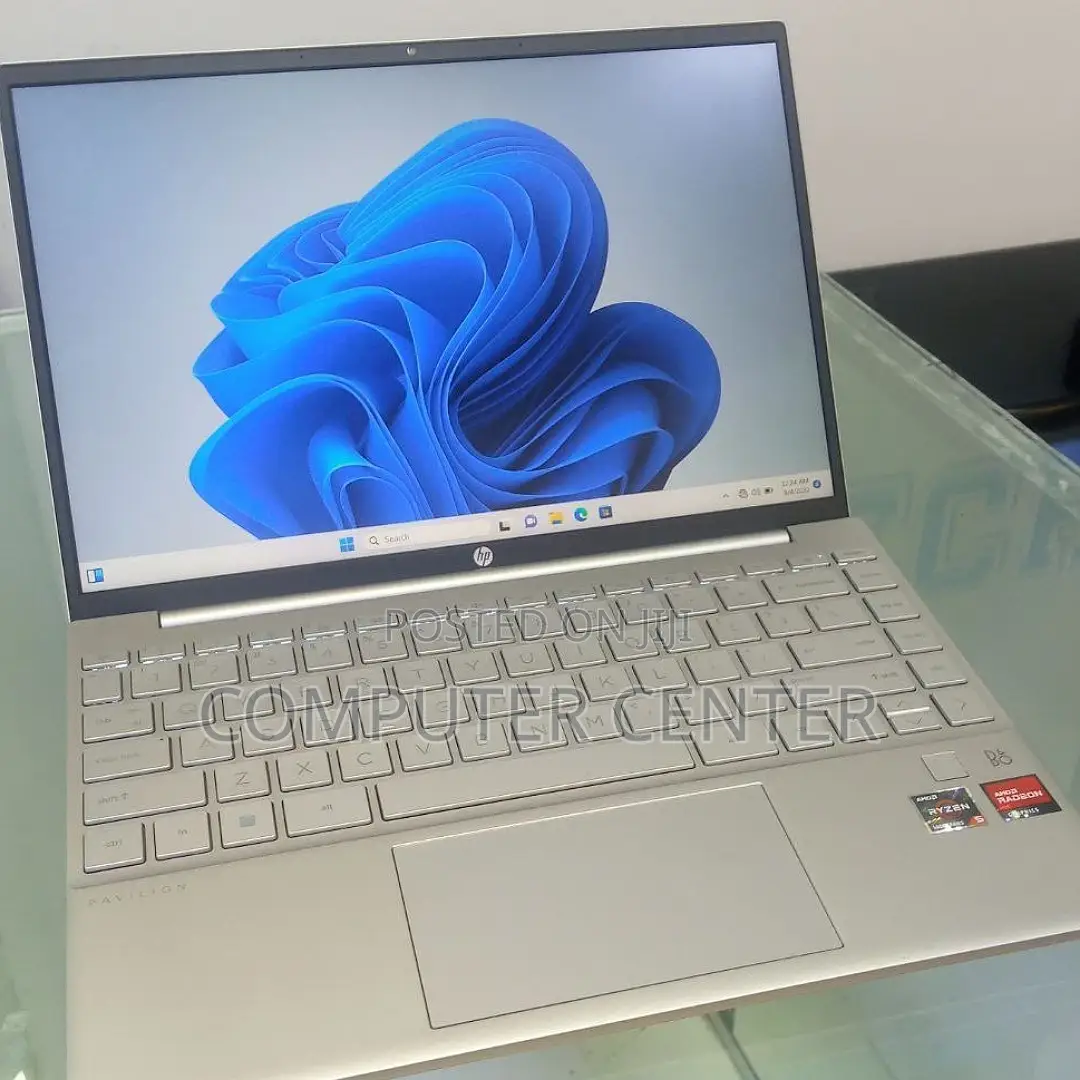 New Laptop HP Pavilion 13 8GB AMD Ryzen 5 SSD 512GB