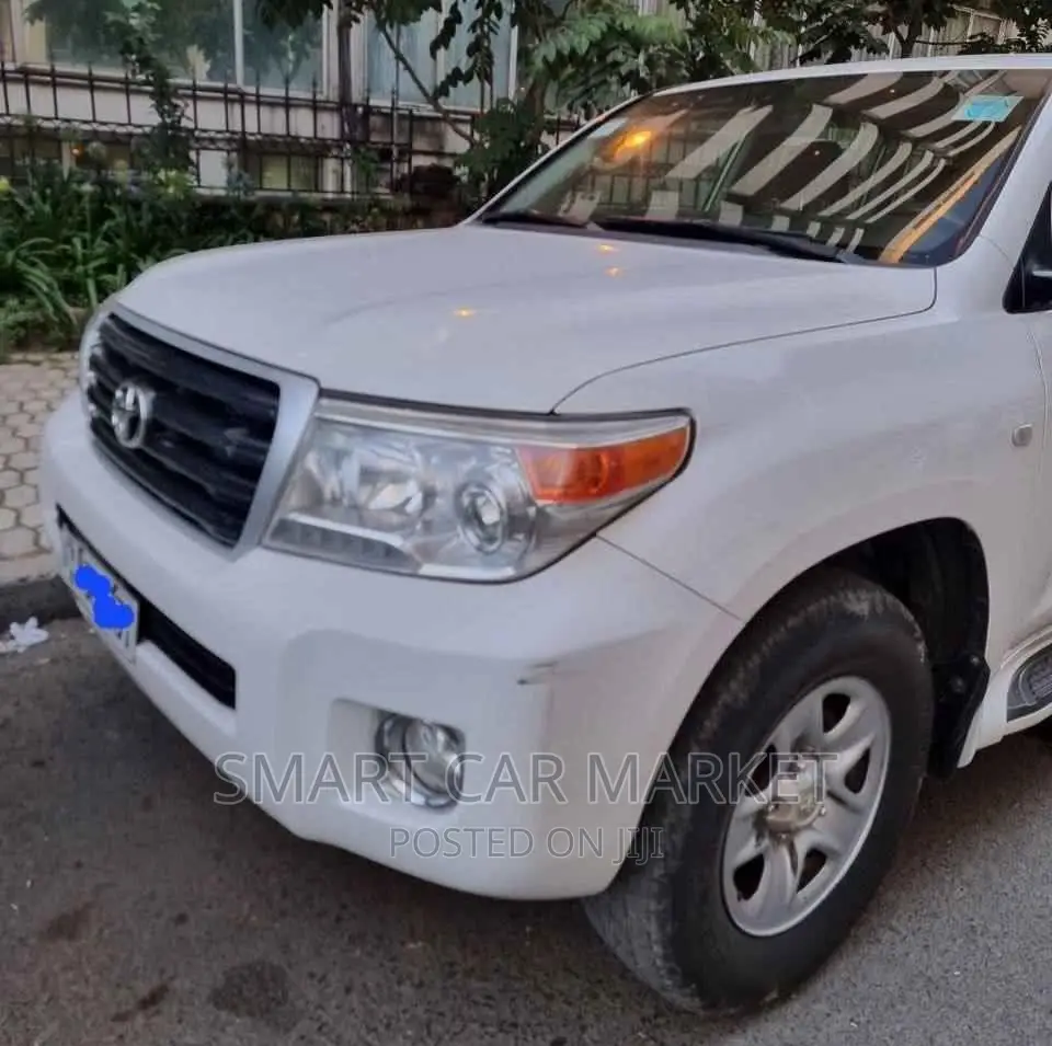 Toyota Land Cruiser 2012 White
