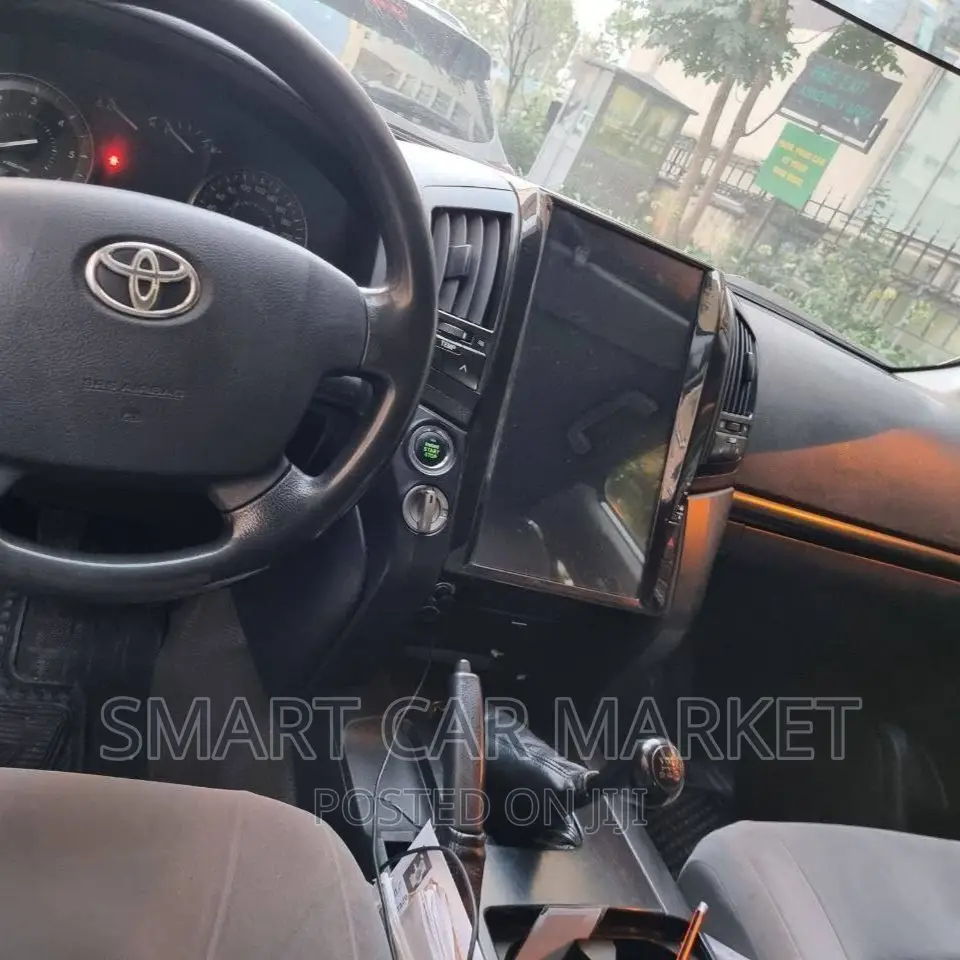 Toyota Land Cruiser 2012 White