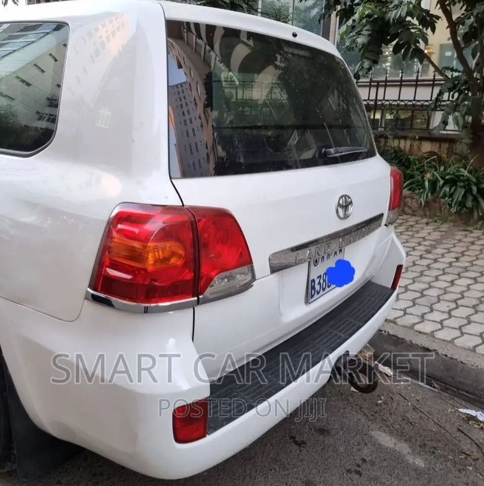 Toyota Land Cruiser 2012 White