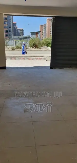 የሚሸጥ 40/60condominium ሱቅ