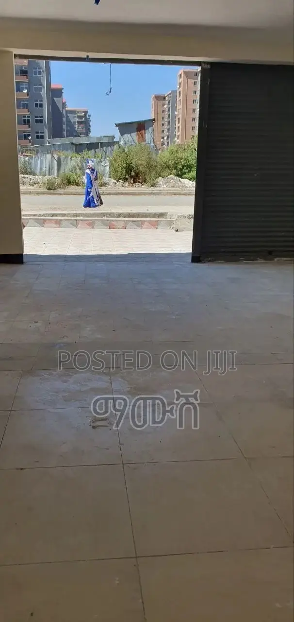 የሚሸጥ 40/60condominium ሱቅ