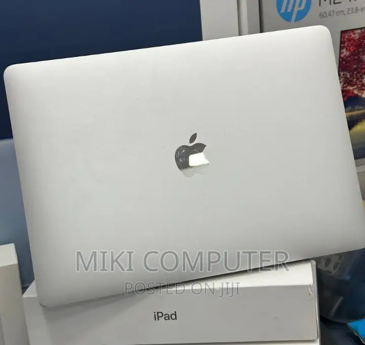 New Laptop Apple MacBook Pro 2015 8GB Intel Core I5 SSD 256GB