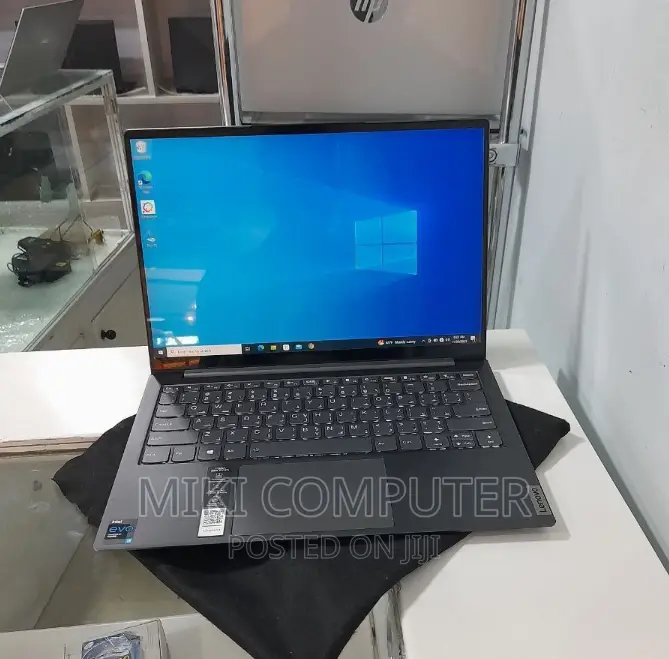 New Laptop Lenovo 16GB SSD 512GB