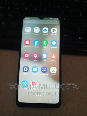 Photo - Samsung Galaxy A12 128 GB Black