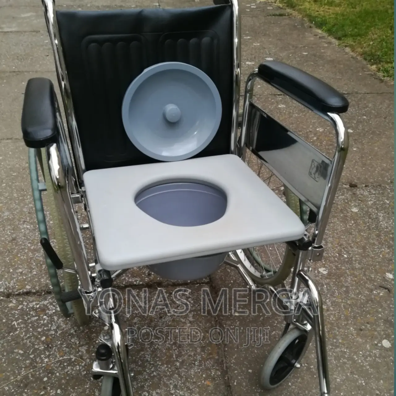 Multifunctional: 3-in-1 Commode Transport Shower Wheelchair