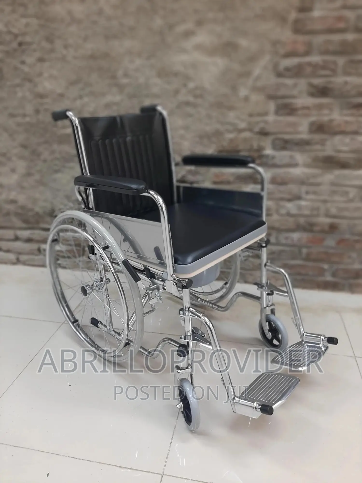 Foldable Standard Steel Commode Wheelchair (Fixed, PVC, Cap