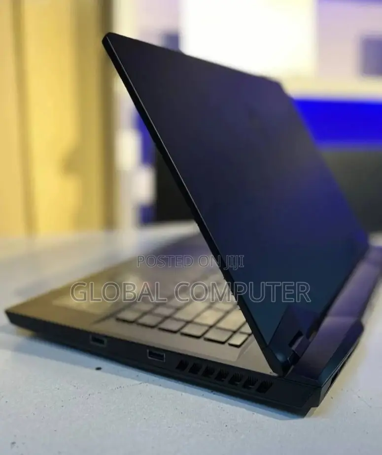 New Laptop MSI GE66 Raider 16GB Intel Core I7 SSD 1T