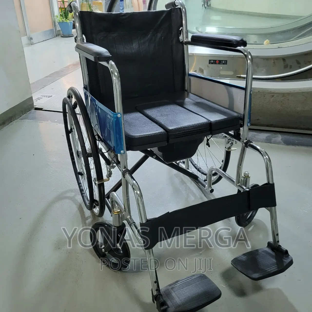 Commode Toilet Wheelchair for Enhanced Accessible