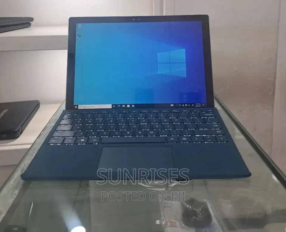 New Laptop Microsoft Surface 8GB Intel Core I5 SSD 256GB