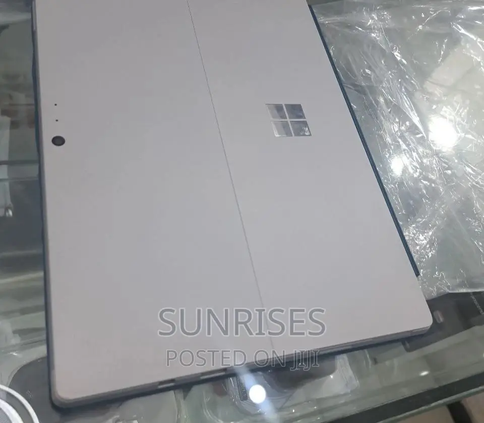 New Laptop Microsoft Surface 8GB Intel Core I5 SSD 256GB